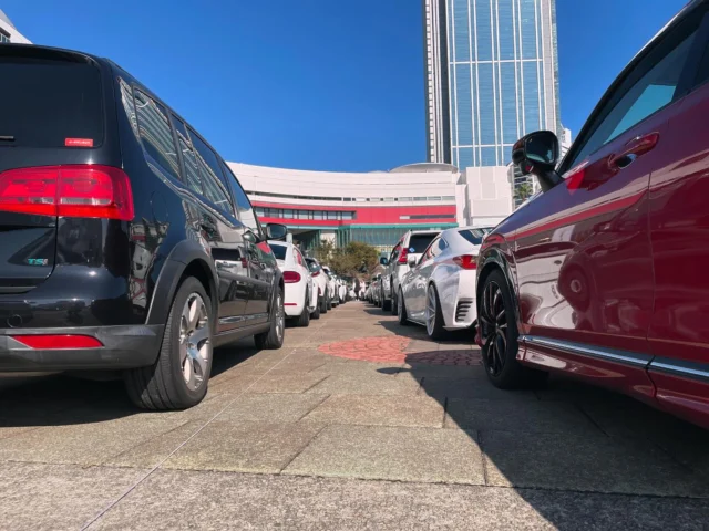 どうも✋
イーダオンキョウ です！

先週末は大阪で開催のまいど大阪「秋の車音祭」に参加して来ました！

出発前日の夜は三茶でDJだったんでちょっと強行スケジュールだったんですが無事に到着🚙
エキスパートと金額別クラスに参加して来ました！

自分もお客さんも入賞できませんでしたが、お客さんの代理で参加したビンゴ大会で肉をゲット🥩
審査後に頂いたコメントで今後の課題もはっきりしましたし、かなり有意義な時間になりました！

大阪に向かってる2日はかなり雨降りましたが当日はめっちゃ晴！暑いぐらいでした。。
運営スタッフの皆様、暑い中ご苦労さまでした🙏

イベント終了後は打ち上げの食事会にも誘って頂き、おいしいお酒とご飯といろいろ楽しいお話をさせてもらいました！皆様にも自分を覚えて頂けたと思うので良かったです！

翌日は帰る前に AV Kansai 堺店さんにお邪魔して店長の岩田さんにお店を案内して頂きました！
東京住んでるとAVさんのお店に行けることは滅多に無いのでいい経験でした！
前日はお店が浸水直近になるまで雨降ったようで大変だったみたいですが、お忙しい中相手して頂きありがとうございました！
今後ともよろしくお願いいたします！

3日も店閉めてたんでやることいっぱいで今日はこのへんで終わり！
また何かしらアップします！

#カーオーディオ #カーオーディオ専門店 #カーオーディオショップ #カーオーディオ好きな人と繋がりたい #東京 #オーディオ専門店 #オーディオ好きな人と繋がりたい #オーディオ好き #音楽好き #音楽好きな人と繋がりたい #杉並区 #イーダオンキョウ #avkansai #まいど大阪 #まいど大阪秋の車音祭 #南港ATC