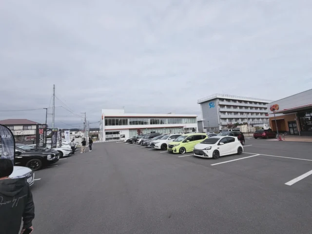 どうも🖐️
イーダオンキョウです。

最近バタバタしててインスタとブログの更新ができていませんでした…🥲すみません🙇‍♂️

昨日はEPICさん主催の「E SOUND アカデミー」に参加してきました！
会場は第一回OACの越生自動車大学校。

コンテストではなく、実車のクリニックと座学の２部構成。
午前中はコンテストのジャッジシートを使って改善点の洗い出し、午後はホールでお勉強です。

実車クリニックは評論家の土方先生、エンジニアの峯岸先生、そして急遽クリニックもすることになったイングラフ木村さんの３名。
木村さんは課題曲を聴いていなかったので、土方先生の指摘を踏まえて試聴し、解説してくれました！

今までになかったスタイルで、良くない箇所がどうしてなのか、どうすれば良くなるのか、その場で聞けてありがたかったです。
コンテスト時も制作ショップが後からアドバイスしますが、その場で的確な事が色々聞けた方がいいですよね！

お昼ご飯の後はホールで講義。
前半は「音とは」という基礎的なことから、フィルターの特性など、どうすると正しい音になるのか、どこを失敗するとどうなるのか、など４時間近く講義がありました。
PRO TOOLSを使った音の変化の実演もあり、初めての人も多かったと思います。

後半はエンジニアの森元さんが楽曲制作はこうやっているんだよ〜、という講義を急遽してくださって面白かったです！

「E SOUND アカデミー」は第二回も予定しているようなので、次回はぜひ参加してみてください！
コンテストとは違う面白さがあって、とても良いイベントでした！

作業事例もご紹介！
ポルシェ911に他店さんで取付した「ADONN  Z1000DSP」にBluetoothモジュール「BTR-Z10」を付けて再調整しました！
DSPモジュールの接続と調整だけで作業は完了しましたが、純正オーディオからの音質向上にお客様は驚かれていました😊

#カーオーディオ #カーオーディオ専門店 #カーオーディオショップ #カーオーディオ好きな人と繋がりたい #東京 #オーディオ専門店 #オーディオ好きな人と繋がりたい #オーディオ好き #音楽好き #音楽好きな人と繋がりたい #杉並区 #イーダオンキョウ #カーオーディオ東京 #ポルシェ #ポルシェ911 #ADONN #DSP #DSPアンプ